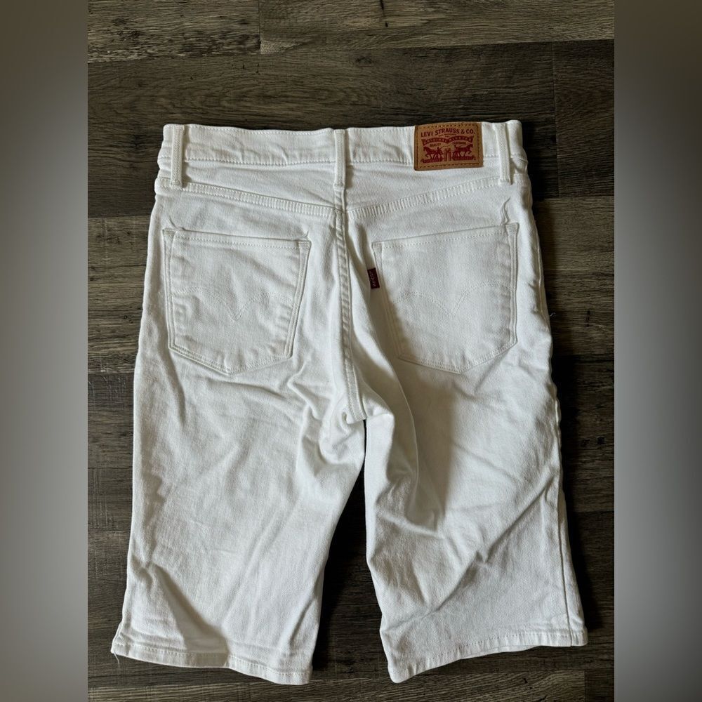 WOMENS LEVI SHORTS SIZE 27